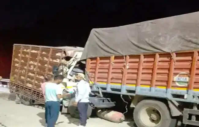 सोनीपत में दो कैंटर वाहन टकराए, दो लोगों की मौत