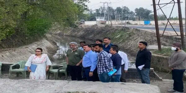 रणबीर व तवी नहरों का निरीक्षण, वित्तीय आयुक्त शालीन काबरा ने डी-सिल्टिंग कार्यों की समीक्षा की