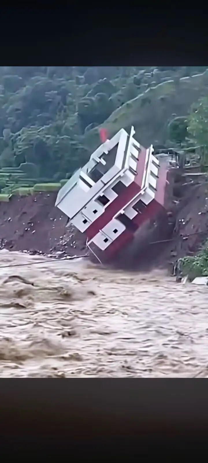 नेपाल के बागलुंग जिले में बारिश के बाद भूस्खलन, 10 की मौत और एक लापता