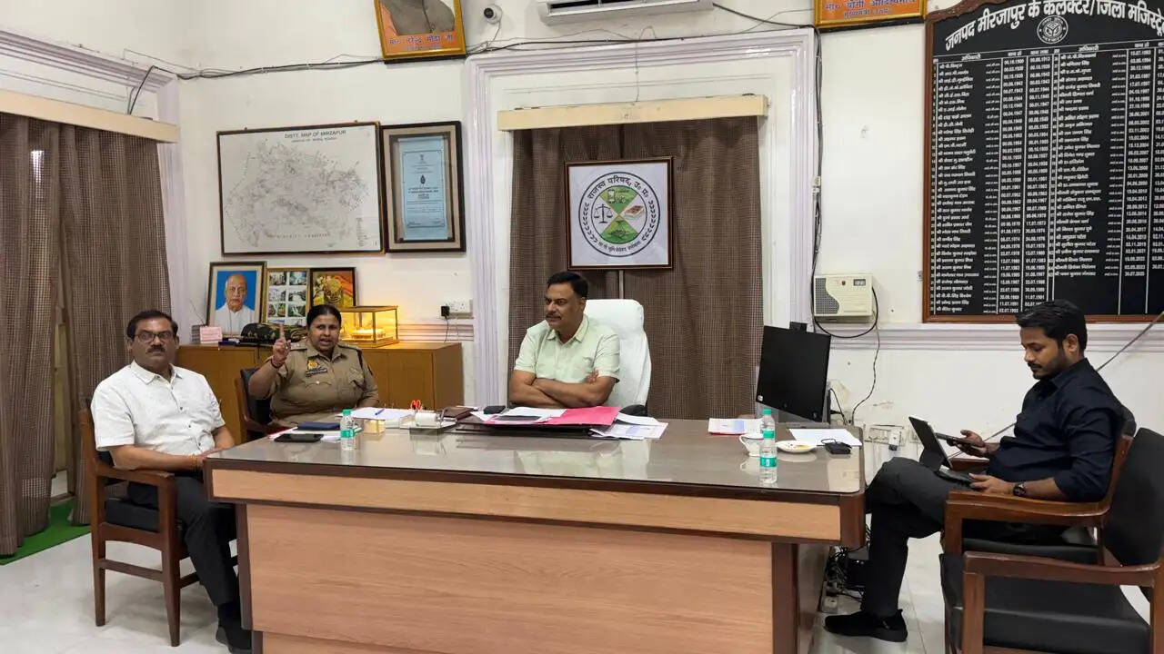 मीरजापुर: बाढ़ से निपटने की तैयारी तेज, डीएम ने दिए सख्त निर्देश