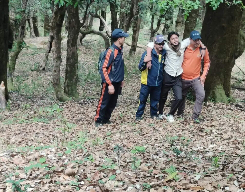 देवरियाताल-चोपता ट्रेक पर रास्ता भटके पांच ट्रैकर्स, सकुशल रेस्क्यू
