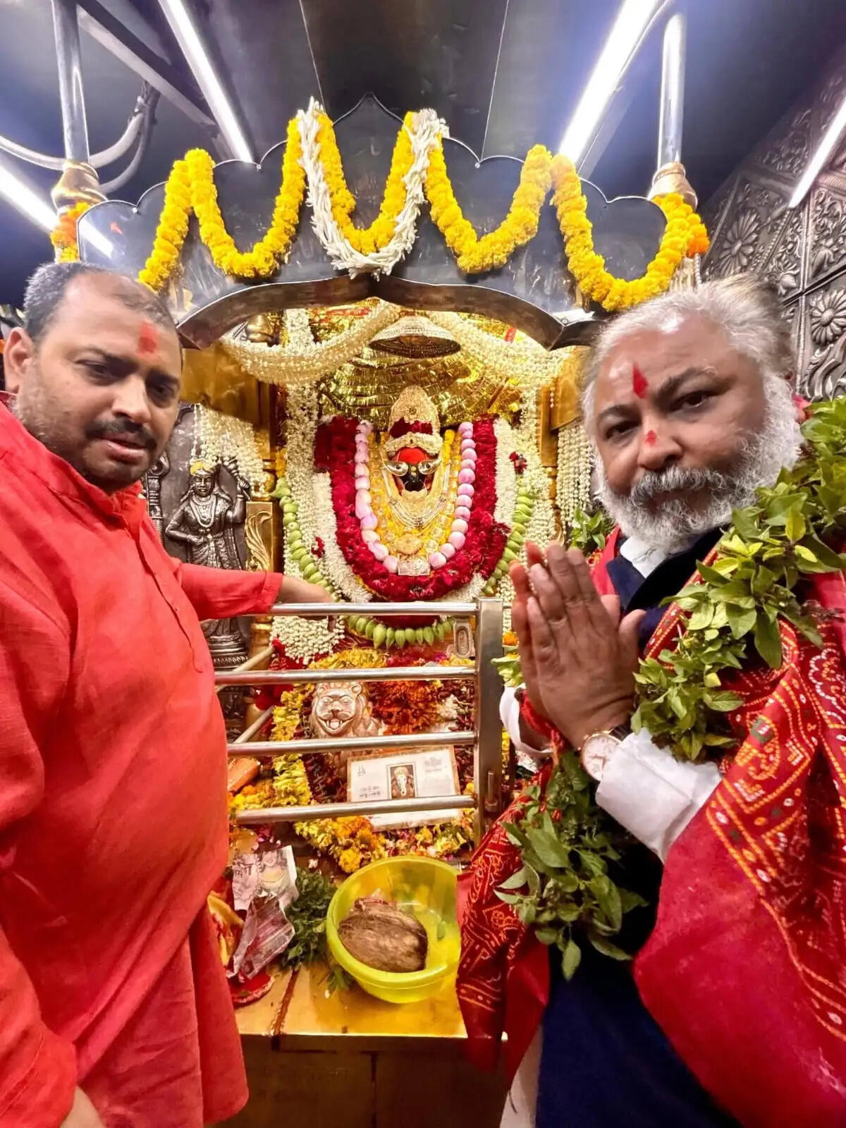 परिवहन राज्यमंत्री दया शंकर सिंह ने विंध्याचल धाम में किए दर्शन-पूजन