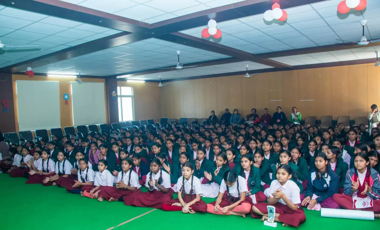 धारः वीरबाल दिवस पर बच्चों को सम्मानित किया गया