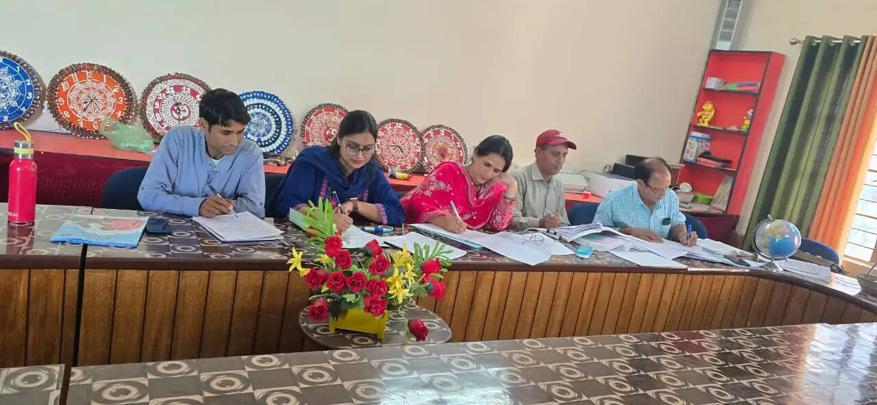 डायट में मॉडल प्रश्न पत्र और सहायक सामग्री बनाने की कार्यशाला संपन्न
