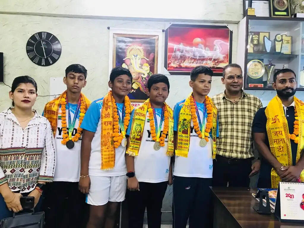 गढ़वाल महासभा ने प्रतिभावान खिलाड़ियों को किया सम्मानित