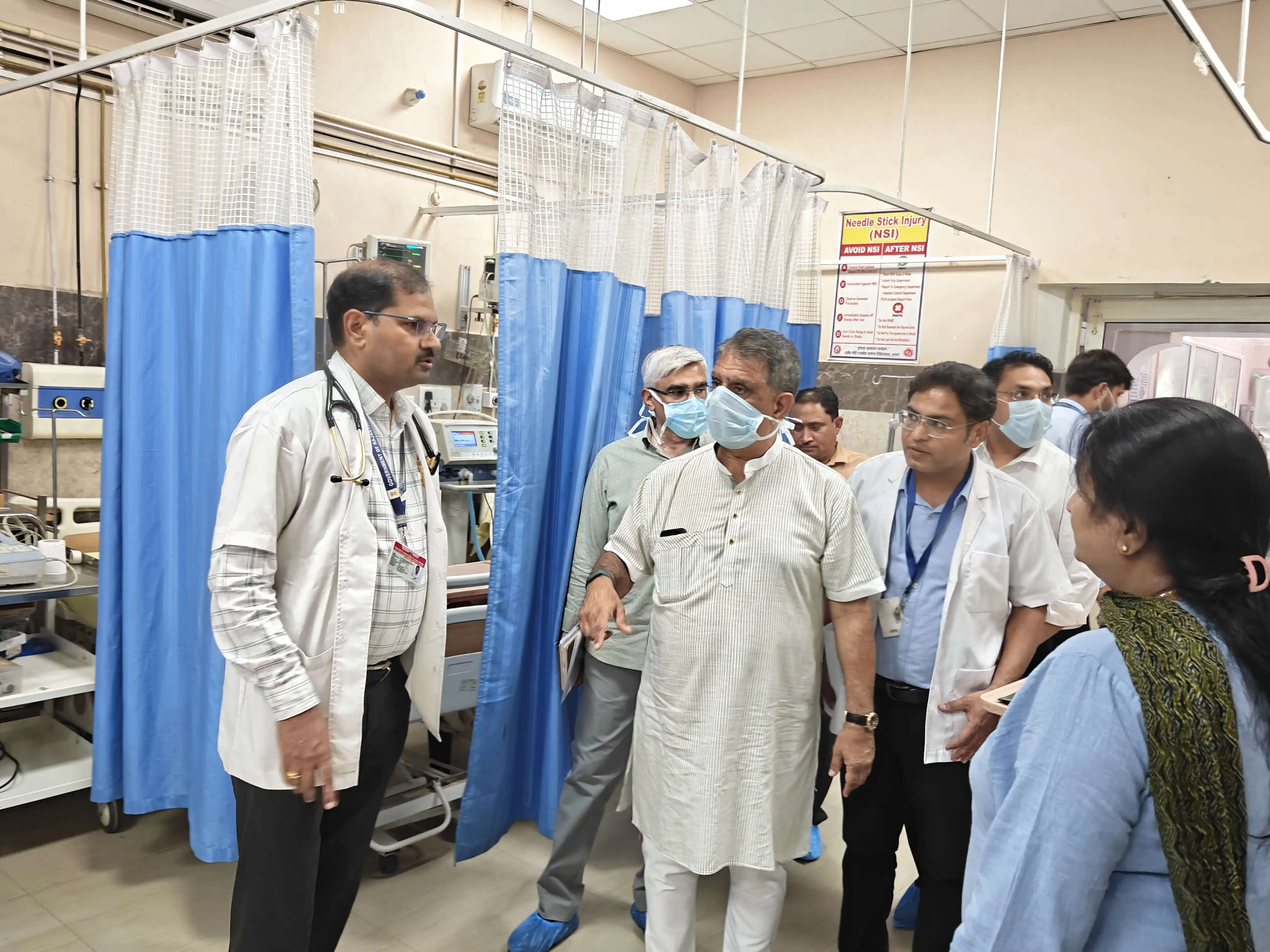 चिकित्सा मंत्री खींवसर ने अलवर में किया चिकित्सा संस्थानों का औचक निरीक्षण