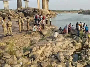 नहाने गए किशोरों समेत तीन की केन नदी में डूबने से मौत