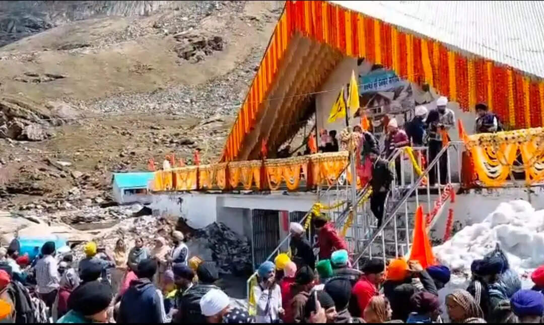 15 दिन में 65 हजार से अधिक श्रद्धालुओं ने किए हेमकुंड साहिब के दर्शन