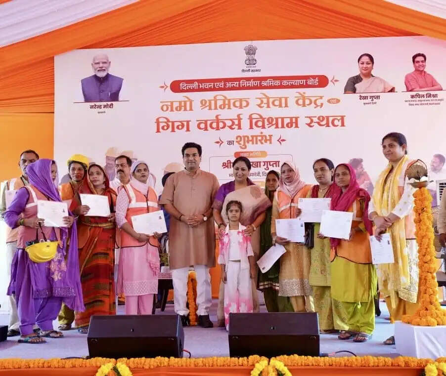 मुख्यमंत्री ने ‘नमो श्रमिक सेवा केंद्र’ एवं गिग वर्कर्स विश्राम स्थल का किया उद्घाटन