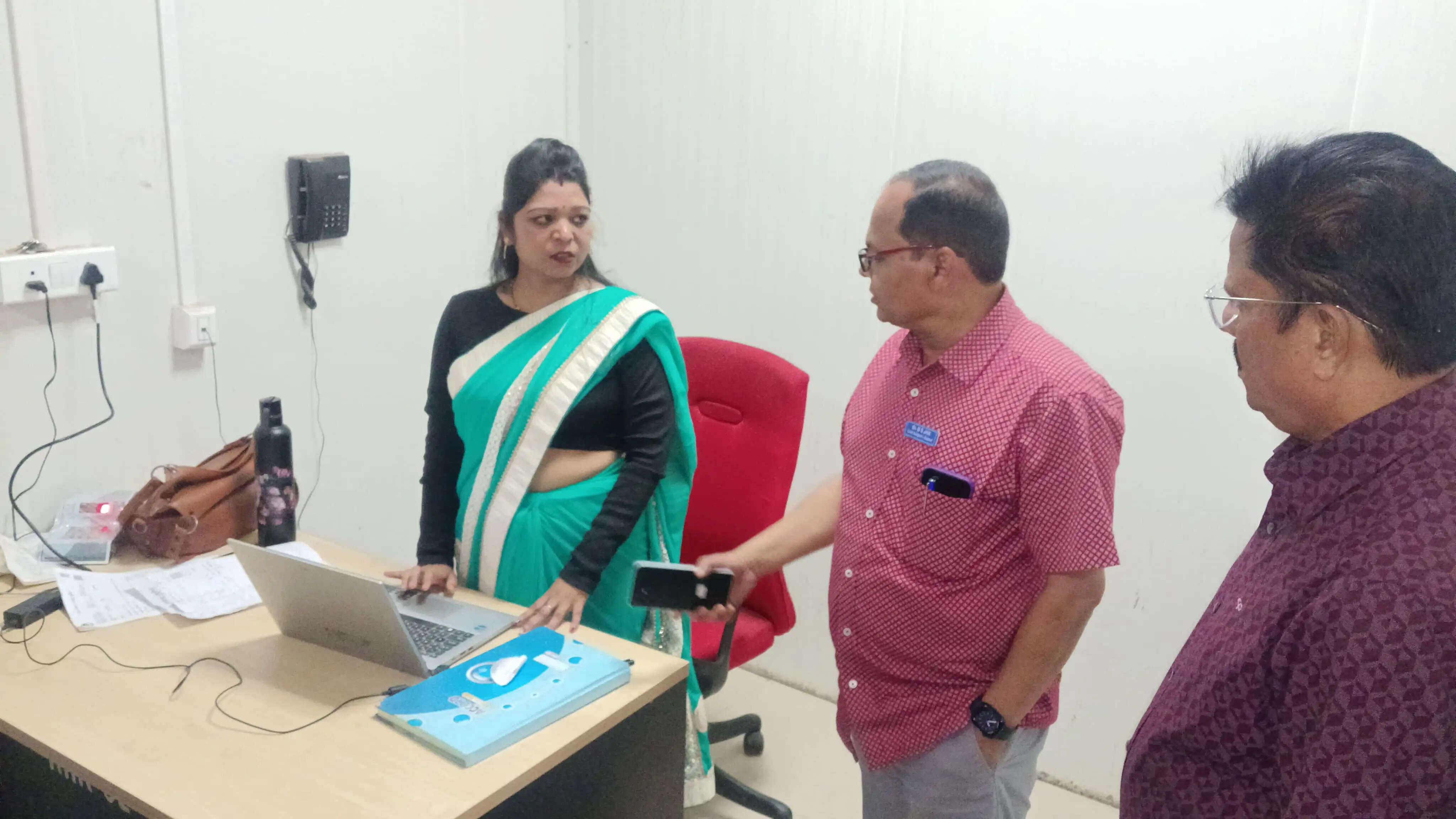 रेफरल अस्पताल राघोपुर का औचक निरीक्षण, व्यवस्थाओं पर संतोष, सुविधाओं में सुधार का आश्वासन