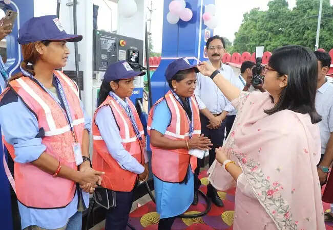 ग्वालियरः जिले में 6 जरूरतमंद महिलाएं बनेंगीं “शक्ति दीदी”