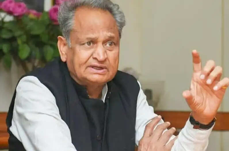 सूखे जैसे हालात के बीच फसल खराबे का सर्वे कराने और किसानों को मुआवजा देने की मांग
