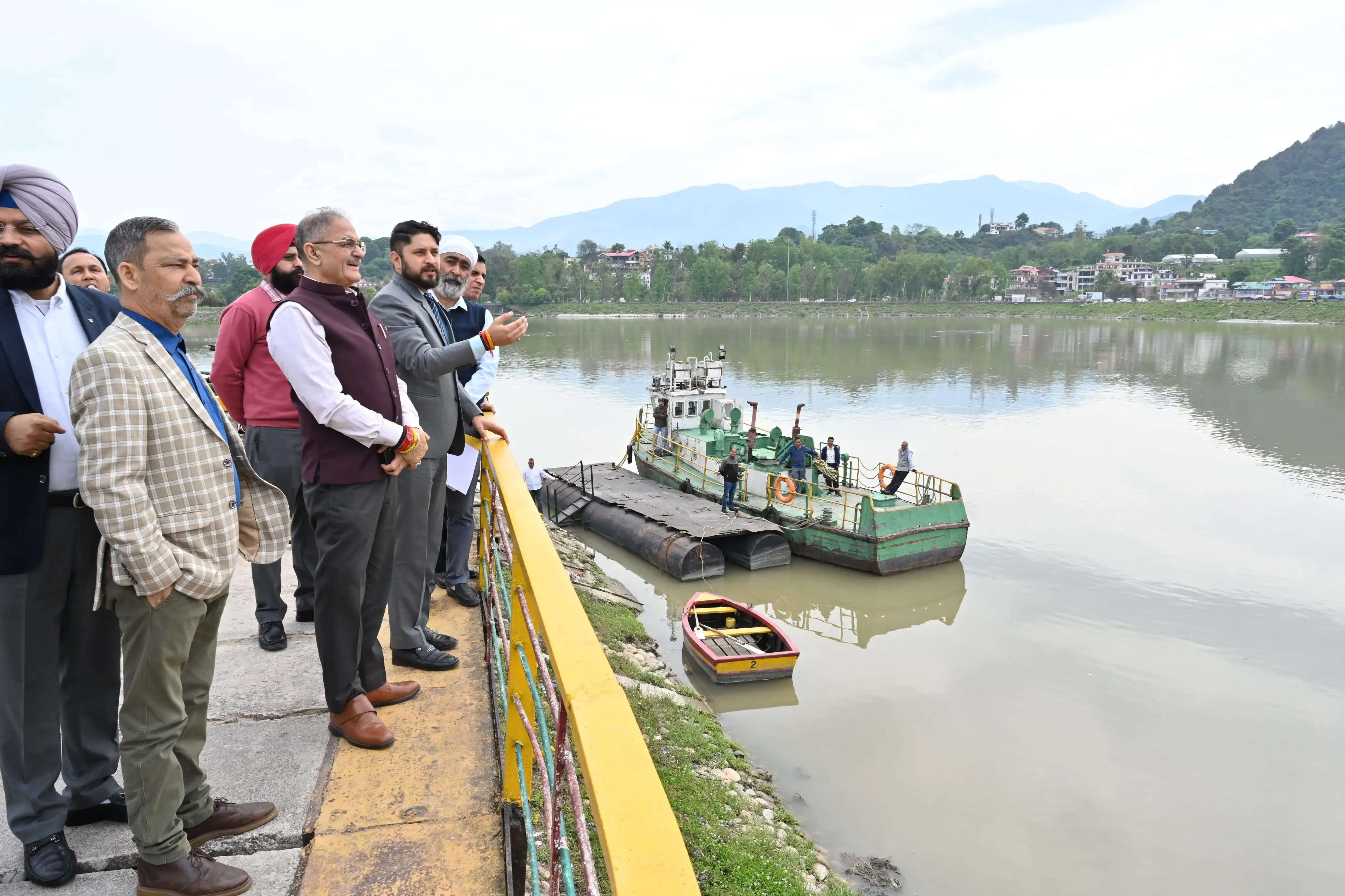 राज्यपाल ने सुंदरनगर में किया बीबीएमबी ड्रेजर कॉम्प्लेक्स का दौरा