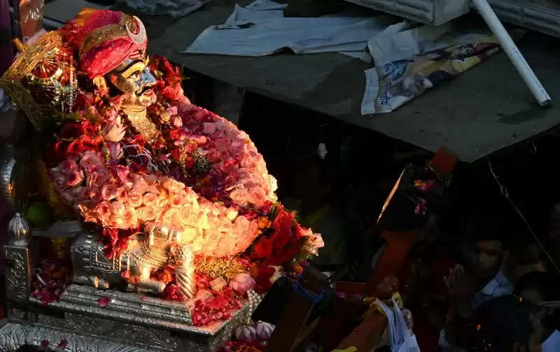 उज्जैनः धूमधाम से निकली भगवान महाकाल की सवारी, दो स्वरूपों में दिए भक्तों को दर्शन