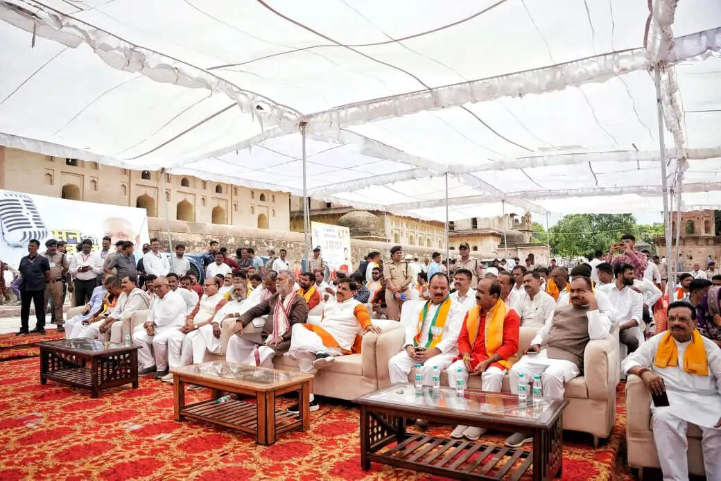 'मन की बात' से दतिया उपचुनाव तक: भाजपा ने विकास, आत्मनिर्भर भारत और बूथ विजय का दिया संदेश