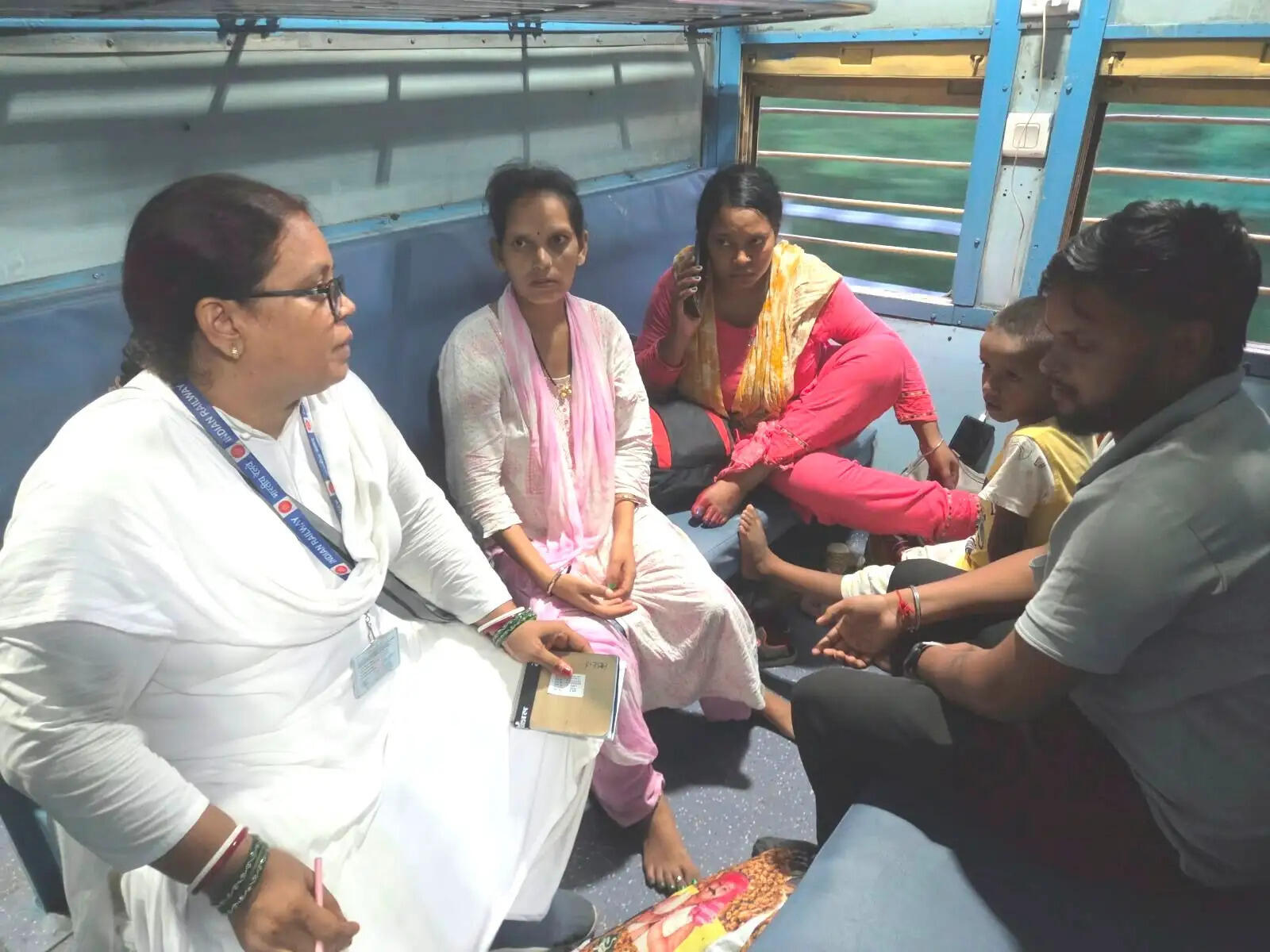 सारण में रेल टिकट जाँच विशेष अभियान में 38 बिना टिकट यात्री धराए
