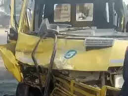 मुरैना: स्कूल की मिनी बस और कंटेनर में आमने-सामने की भिड़ंत, बस चालक की मौत, 6 छात्र घायल