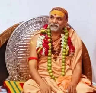 जबलपुर : स्वामी अविमुक्तेश्वरानंद ने कहा, जो व्यक्ति कभी हिंदू राष्ट्र की बात करता था, वह अब केवल हिंदू गांव बनाने में लग गया