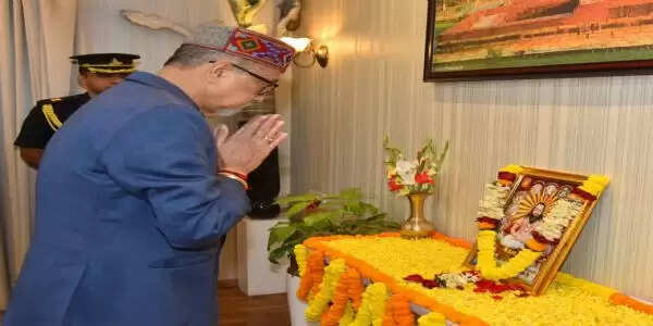 रायपुर : राज्यपाल डेका ने संत बाबा गुरु घासीदास जयंती पर पुष्पांजलि अर्पित की