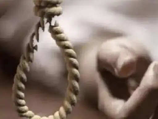 भोपाल के अस्पताल में भर्ती मरीज ने&nbsp;बाथरूम&nbsp;में&nbsp;फंदा&nbsp;लगाकर&nbsp;दी&nbsp;जान, पुलिस जांच में जुटी