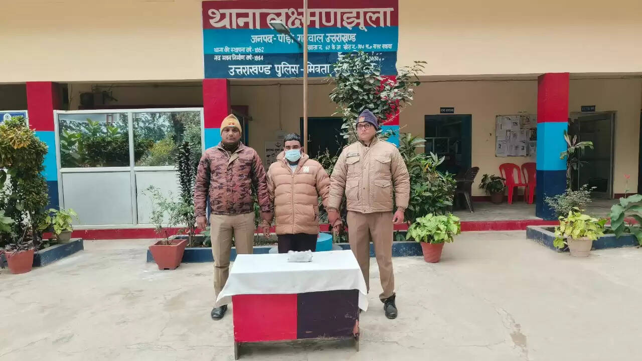 चरस के साथ एक नशा तस्कर गिरफ्तार