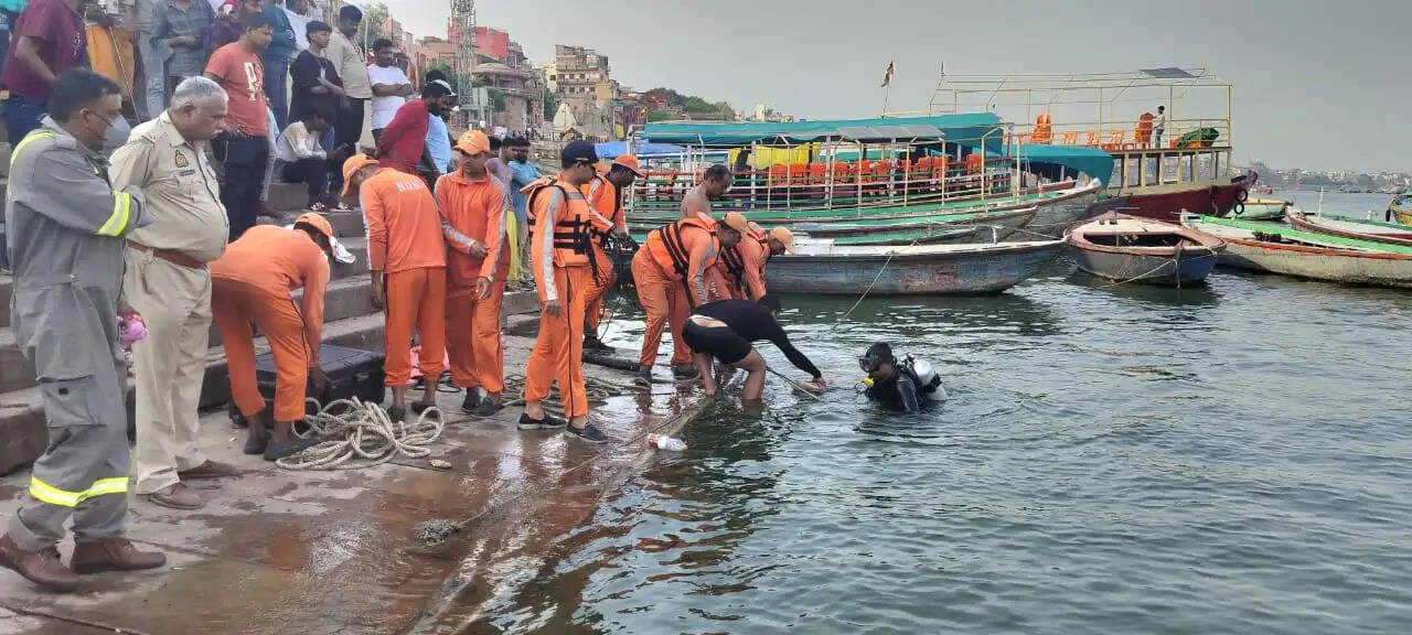 महाराष्ट्र से परिवार के साथ काशी आया किशोर नहाते समय गंगा में डूबा, मौत
