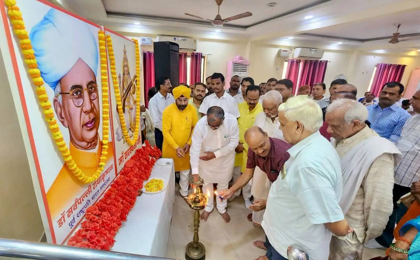 गुरु ही शिष्य के जीवन को देता है सही दिशा : गिरीश चंद्र यादव