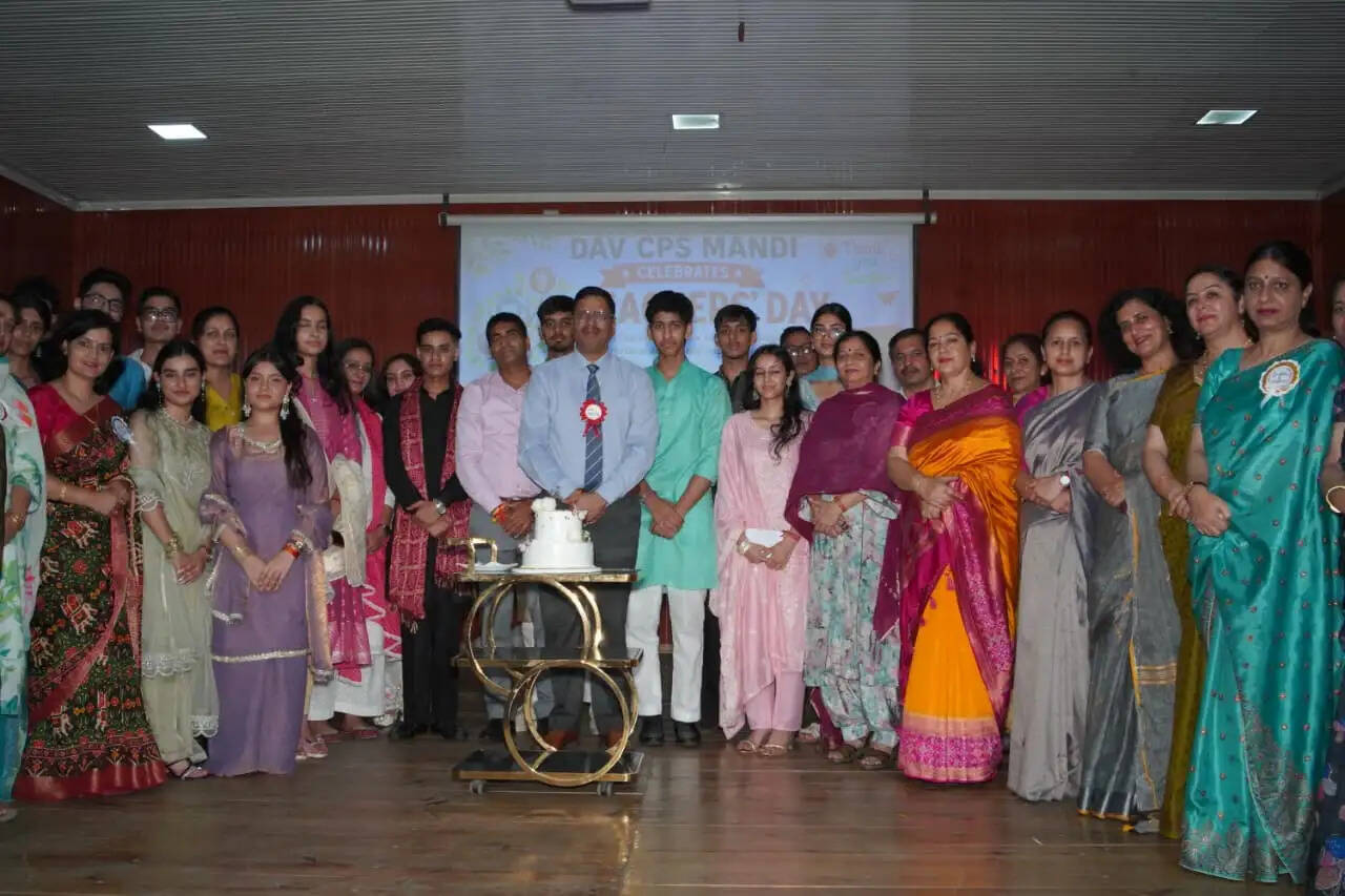 डीएवी सेंटेनरी पब्लिक स्कूल, मंडी में उत्साहपूर्वक मनाया गया शिक्षक दिवस