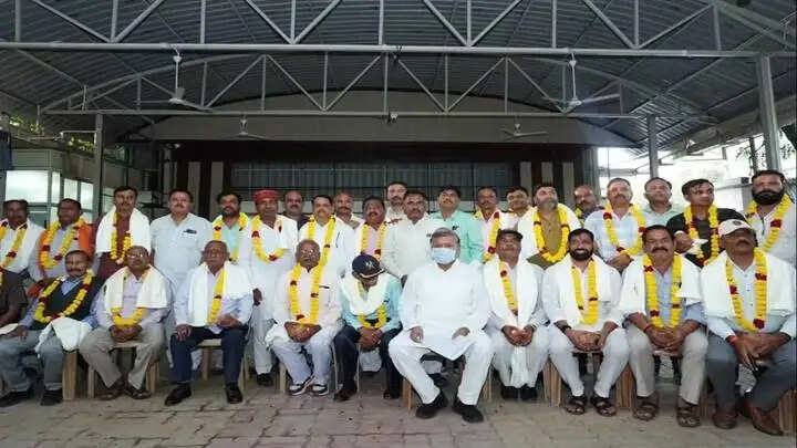 ग्वालियरः मंत्री तोमर ने किया सेवा संकल्प अभियान के तहत 51 पूर्व सैनिकों का किया सम्मान