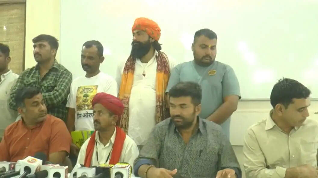 सरकार से निराश पशुपालक अब भगवान श्रीराम की शरण में: जंगल बचाने की पीड़ा लेकर किया अयोध्या कूच