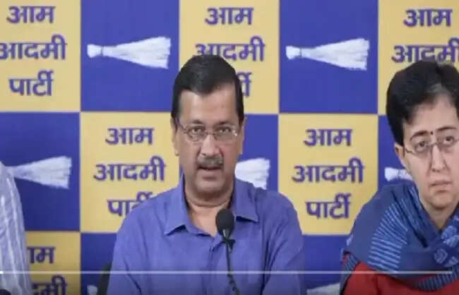 आम आदमी पार्टी ने छात्रों पर कार्रवाई के विरोध में जारी किया हेल्पलाइन नंबर