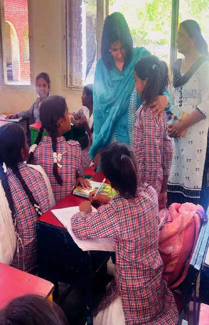 हरियाणा स्कूल शिक्षा परियोजना परिषद् की निदेशक ने किया पंचकूला स्कूल का औचक निरीक्षण