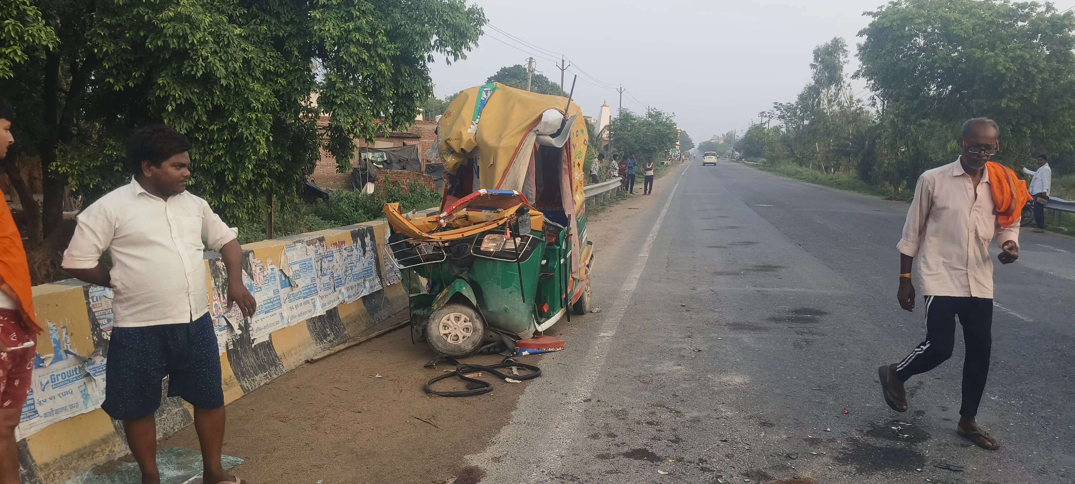 दाउदपुर में ट्रक-ऑटो की टक्कर में दो की मौत, एक घायल