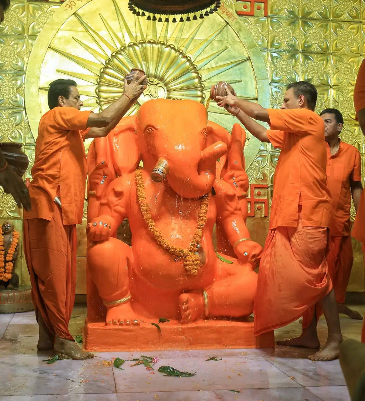 गंगाजल की कलश यात्रा से शुरू हुआ मोती डूंगरी में गणेश जन्मोत्सव