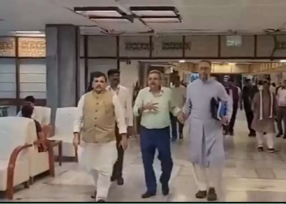 (अपडेट) वक्फ बिल पर जेपीसी की बैठक में हंगामा, तृणमूल सांसद कल्याण एक दिन के लिए निलंबित