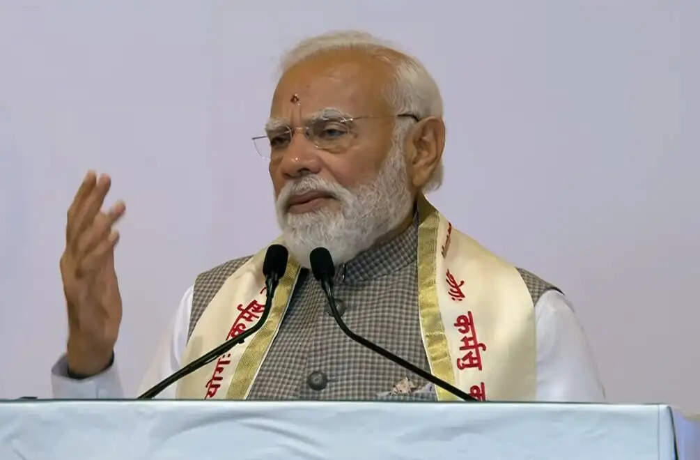 प्रधानमंत्री ने आर्ट ऑफ लिविंग के ध्यान मंदिर का किया उद्घाटन, आध्यात्मिकता, युवा शक्ति व पर्यावरण पर दिया जोर