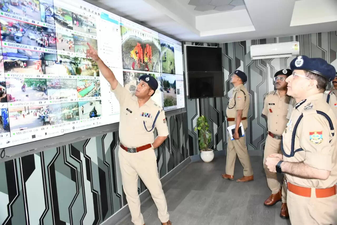 डीजीपी ने हरिद्वार चार धाम यात्रा पंजीकरण केंद्र का किया निरीक्षण
