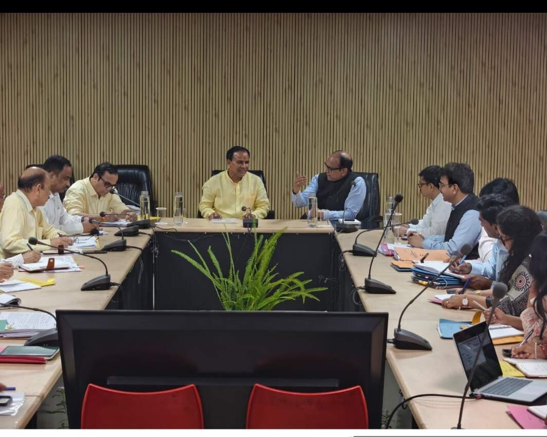 अनुरोध के आधार पर होंगे शिक्षकों के स्थानांतरण, शिक्षा मंत्री ने दिए निर्देश