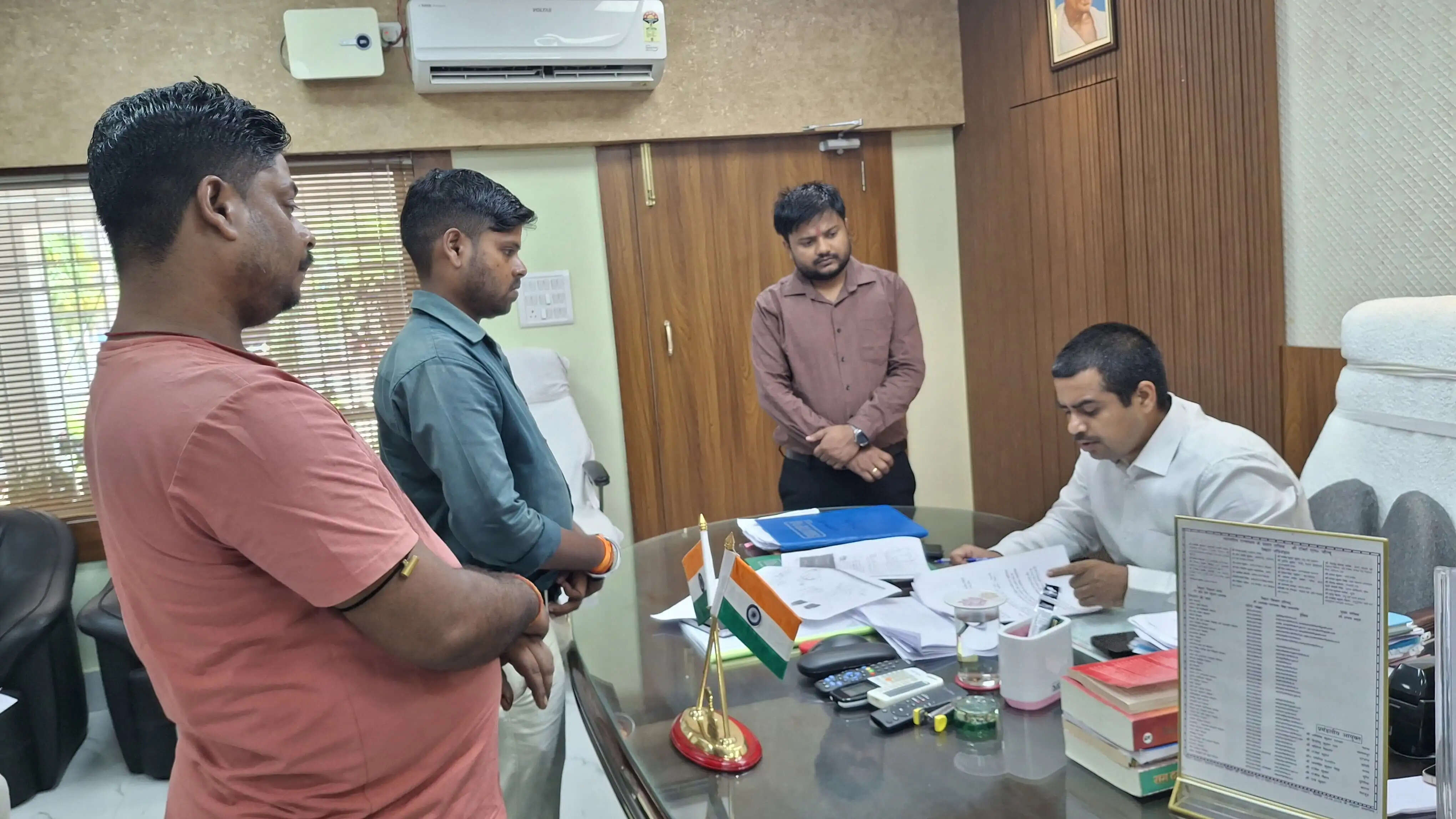 सुपौल समाहरणालय में जन संवाद आयोजित, डीएम ने सुनी आमजनों की समस्याएं