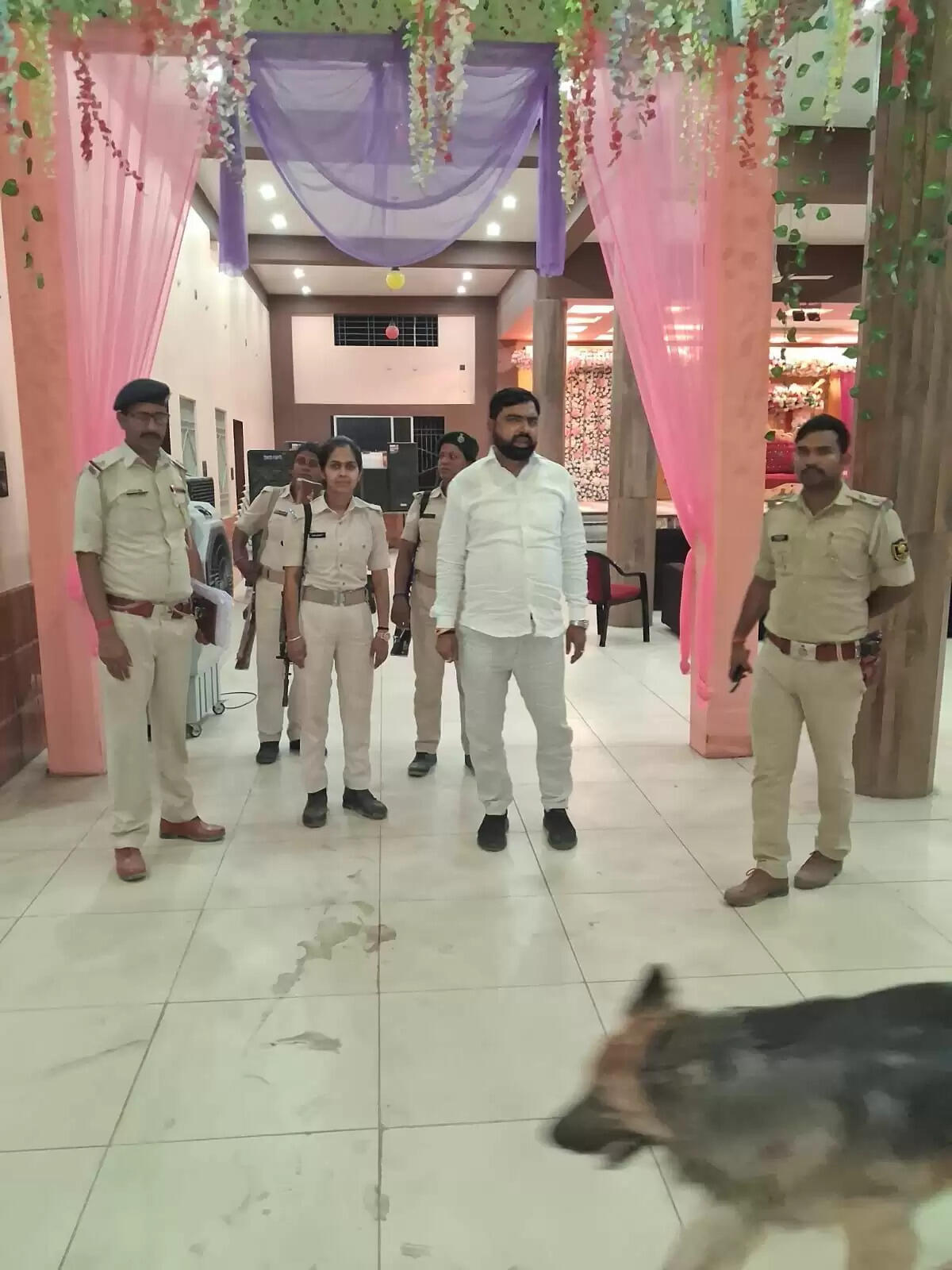 सारण पुलिस ने होटलों और बैंकों में सघन जांच अभियान चलाया