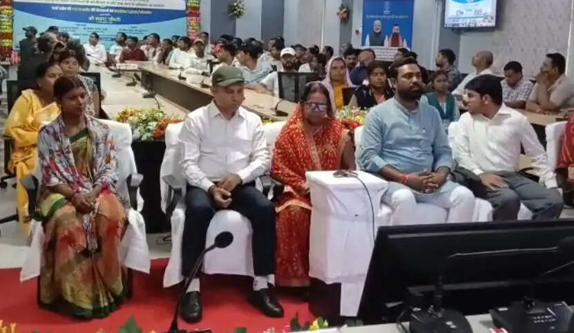 सूर्य घर मुफ्त बिजली योजना से रोशन होंगे ढाई लाख घर