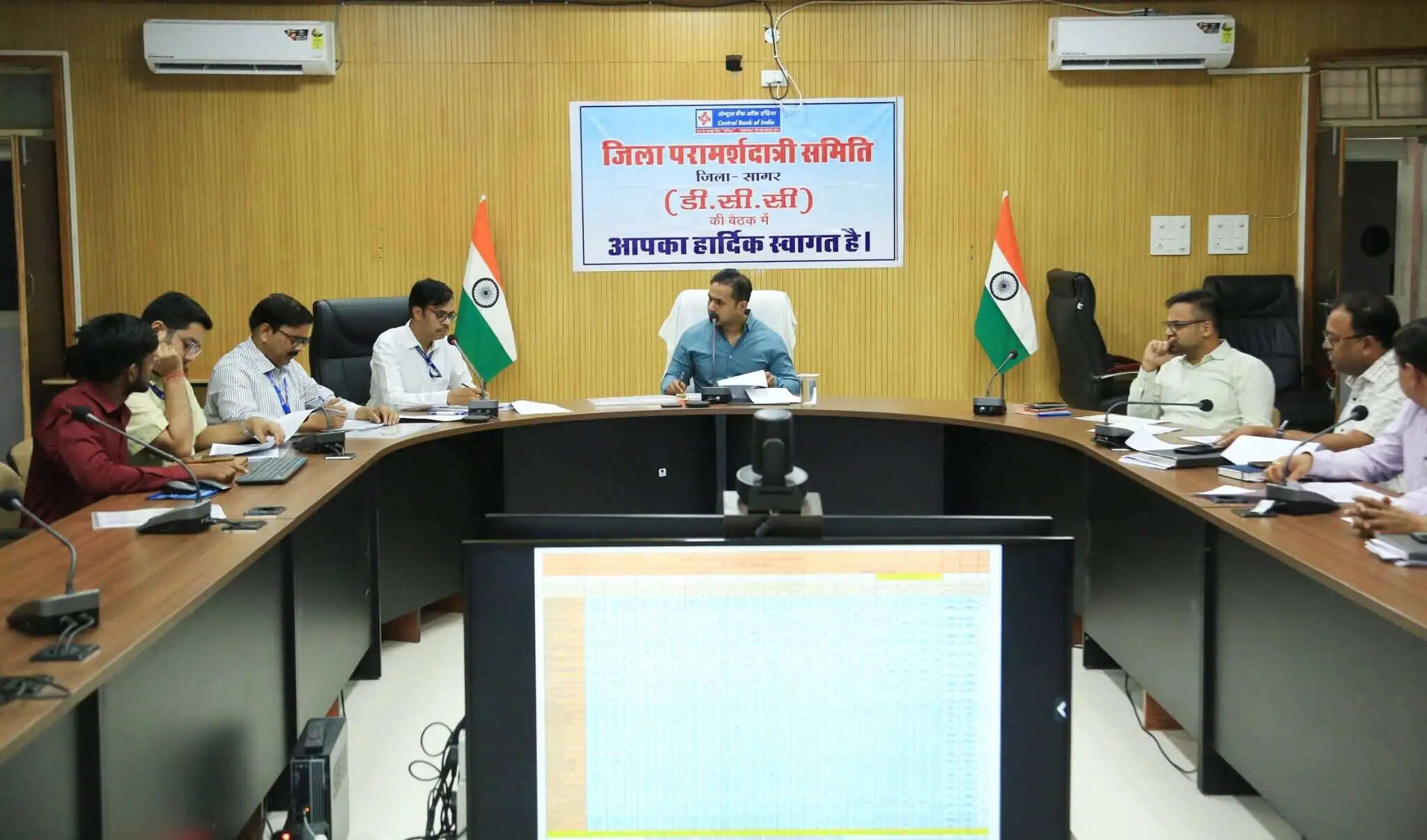शासकीय ऋण योजनाओं के प्रभावी क्रियान्वयन और लक्ष्य पूर्ति पर जोर, डीएलसीसी बैठक में हुई समीक्षा