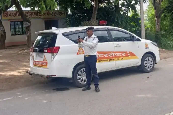 देवरिया : सड़क सुरक्षा अभियान तेज, 356 वाहनों का चालान, तीन वाहन सीज