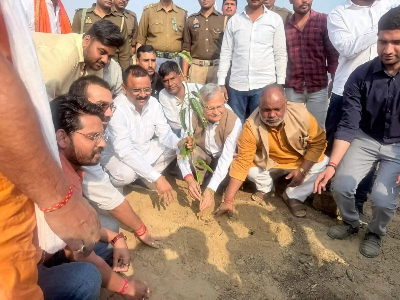 काशी नगरी ने रचा वैश्विक कीर्तिमान, रामनगर में ‘शहरी वन’ के लिए पौधरोपण कर चीन को पीछे छोड़ा