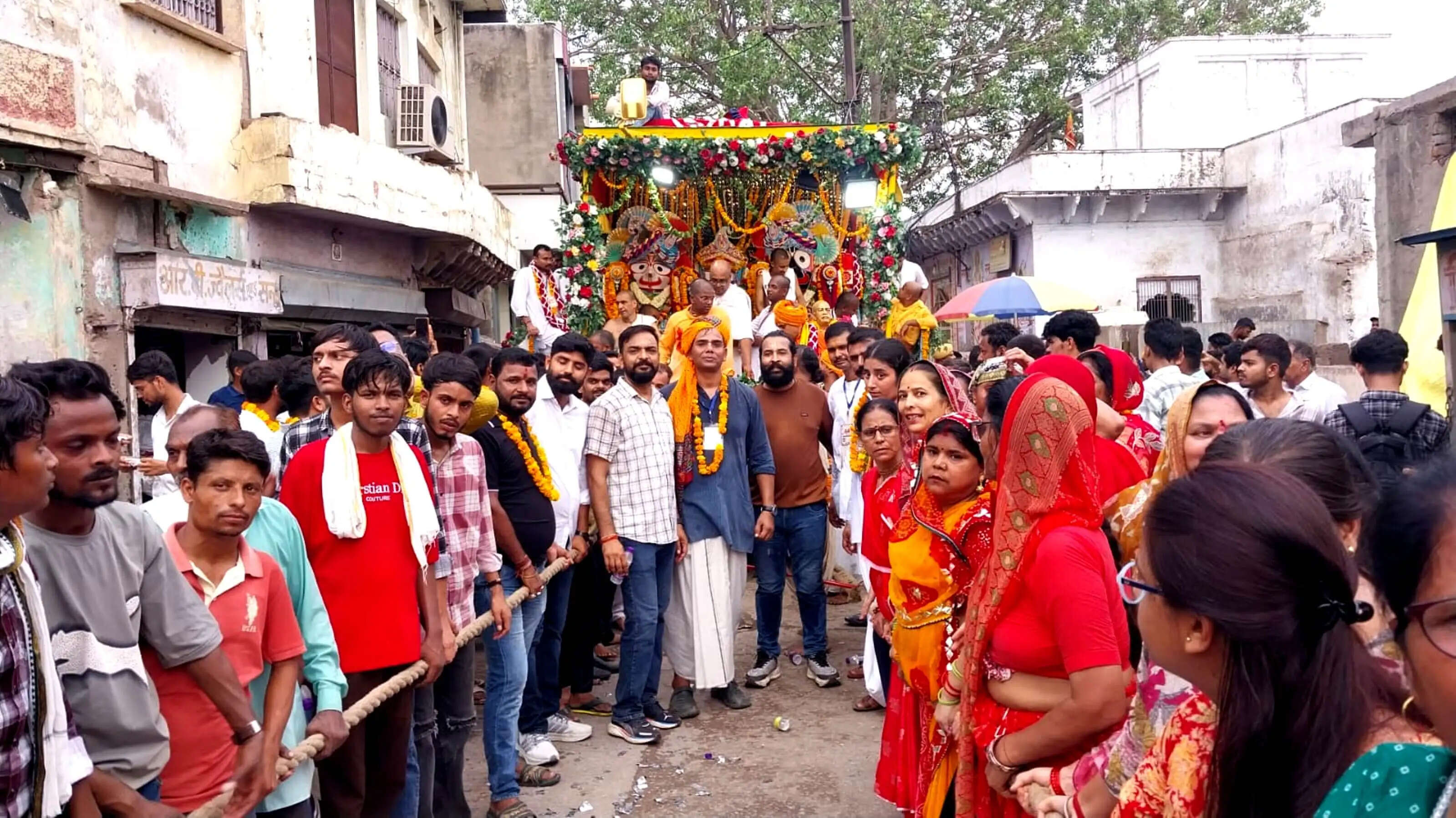 उत्सव : धौलपुर में श्रद्धा और उल्लास से निकली महाप्रभु जगन्नाथ की सवारी