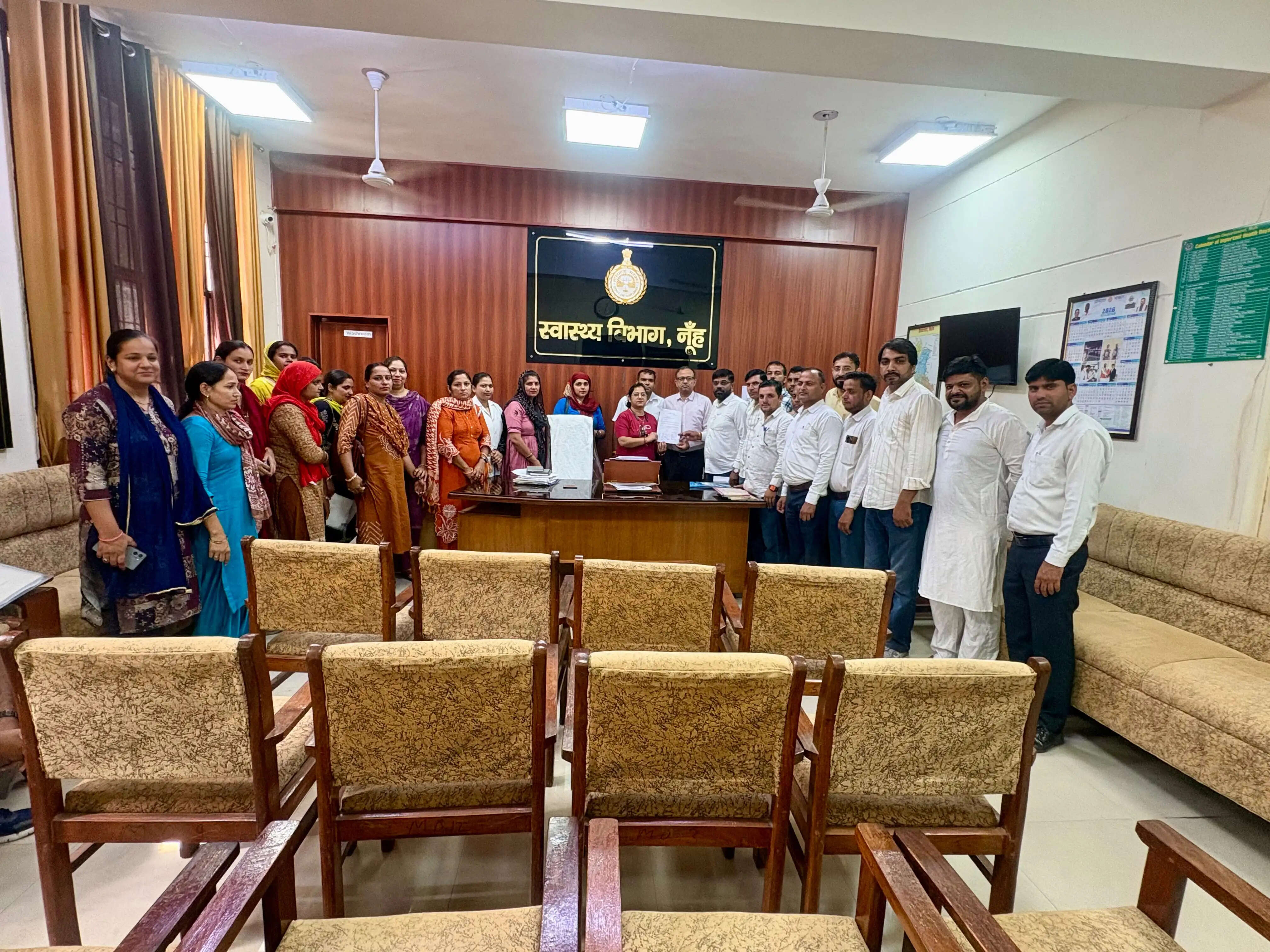 नूंह: एमओटीपी नीति जल्द लागू करने की मांग, स्वास्थ्य कर्मचारियों ने सिविल सर्जन को सौंपा ज्ञापन