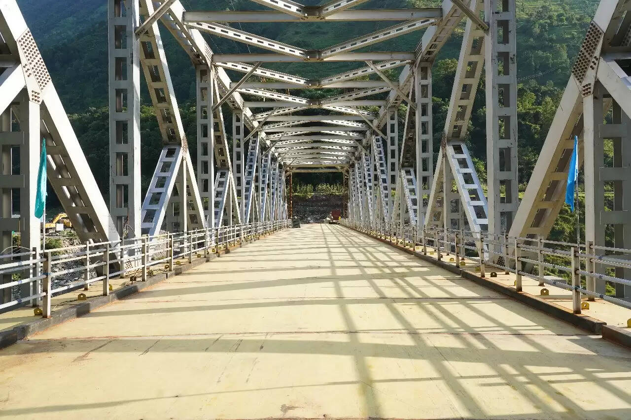 भारत–नेपाल सीमा को जोड़ने वाला अंतरराष्ट्रीय मोटर पुल निर्माण में तेजी लाने को डीएम ने दिखाया कड़ा रुख