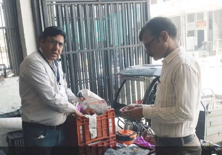 मुहाना फल मंडी में खाद्य सुरक्षा विभाग का निरीक्षण