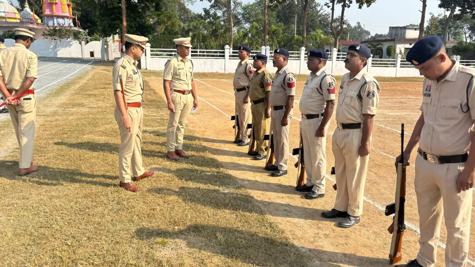 बलरामपुर में पुलिस अधीक्षक ने जनरल परेड का किया निरीक्षण, आपदा प्रबंधन की मॉक ड्रिल से परखी तैयारी