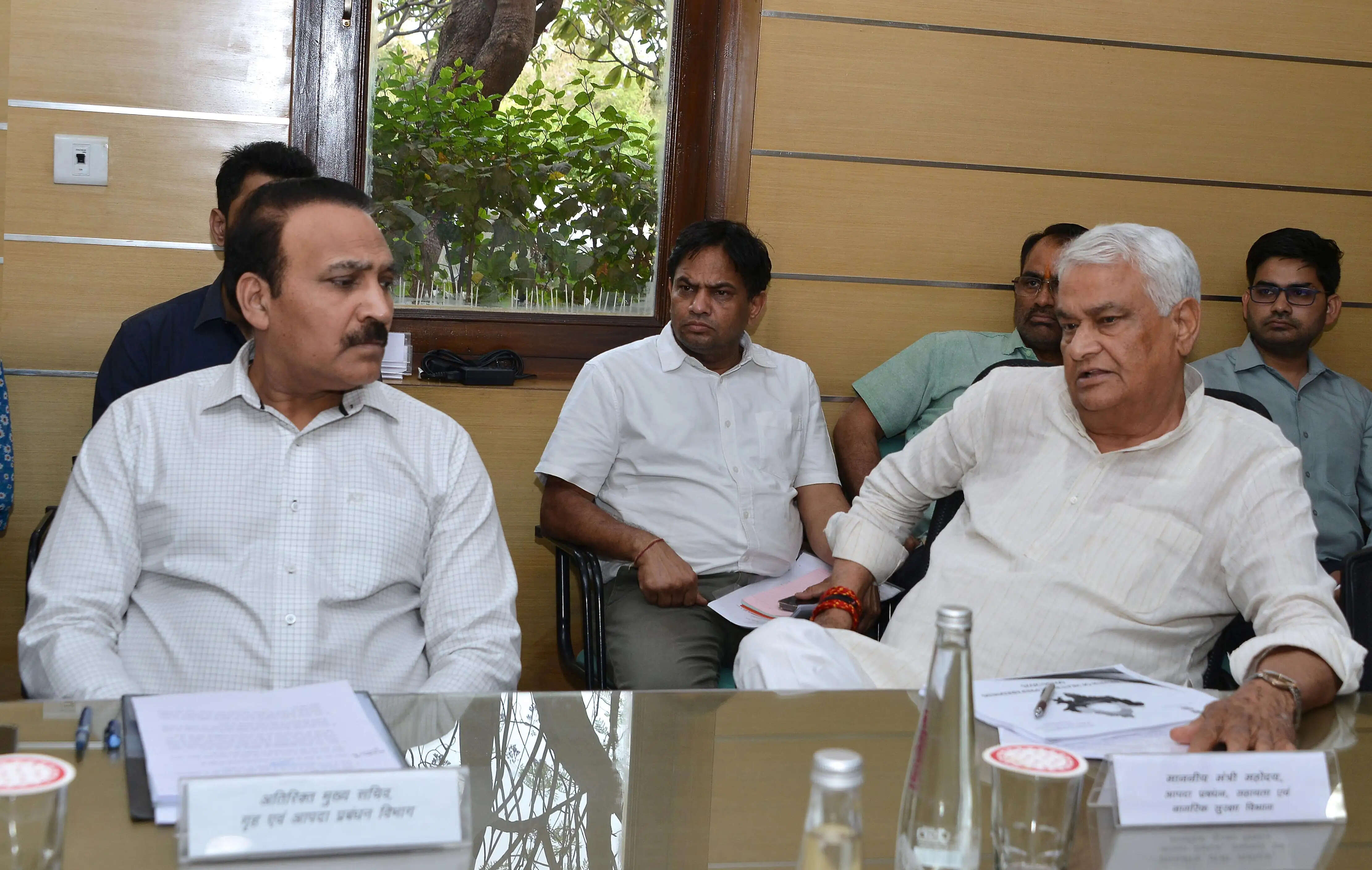 सभी विभाग रहें अलर्ट, किसी भी व्यक्ति की हीट वेव से न हो मौत : आपदा प्रबंधन मंत्री